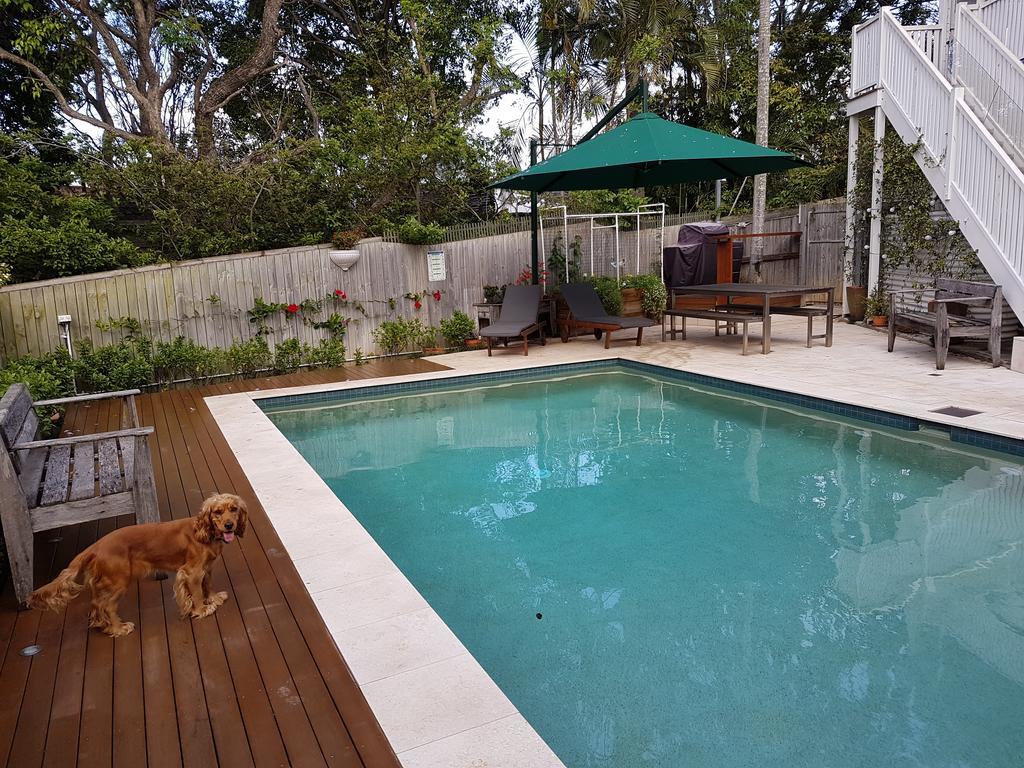 Modern 3 Bedroom Apartment In Traditional Queenslander , Patio, Leafy Yard, Pool Brisbane Exterior foto